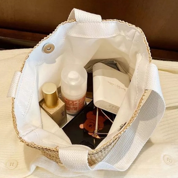 Beautiful new in plastic straw woven handbag - Picture 3 of 4